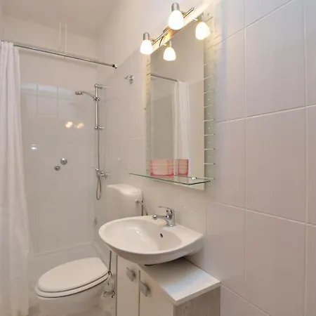 Apartment Ljiljana *