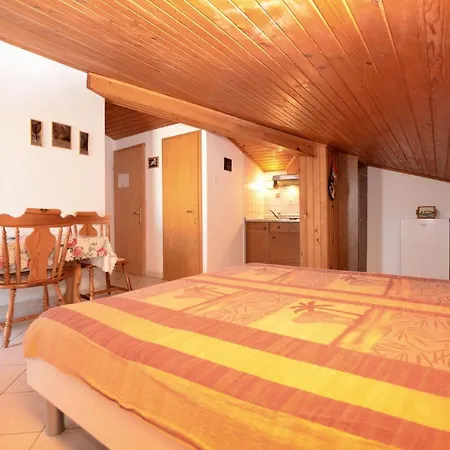 Apartment Ljiljana *