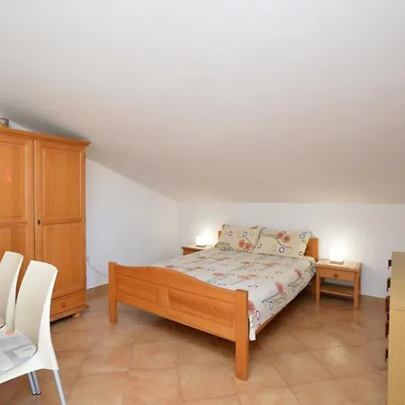 Apartment Ljiljana *
