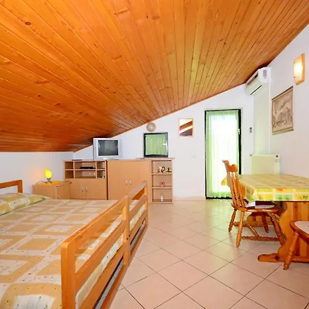 Apartment Ljiljana *